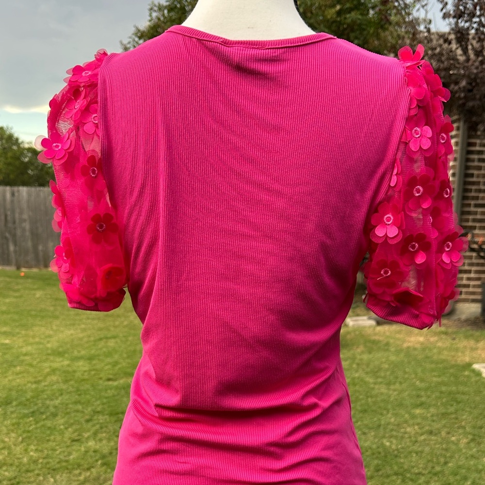 Vibrant Pink Floral Sleeve Women's Tee EUC - Picture 5 of 7